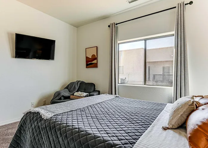 4 Mi To Powell: Retreat W/ Game Room!