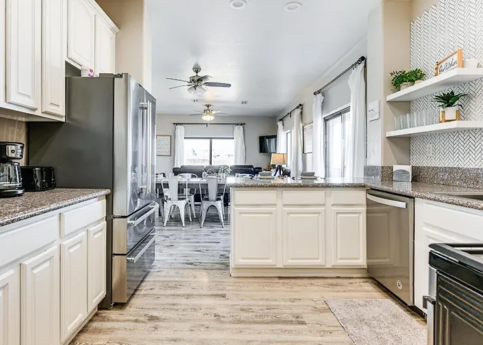 4 Mi To Powell: Retreat W/ Game Room! *